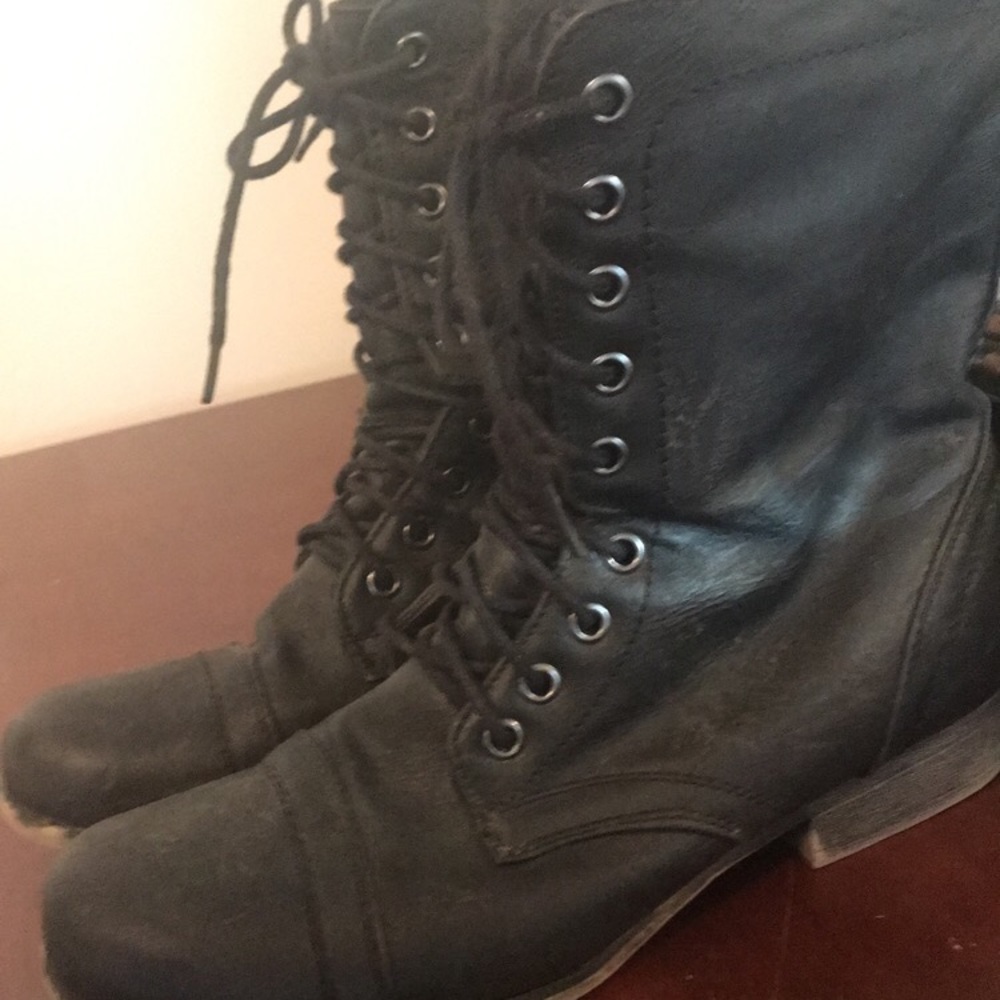 Madden Girl Size 7 Combat Boots